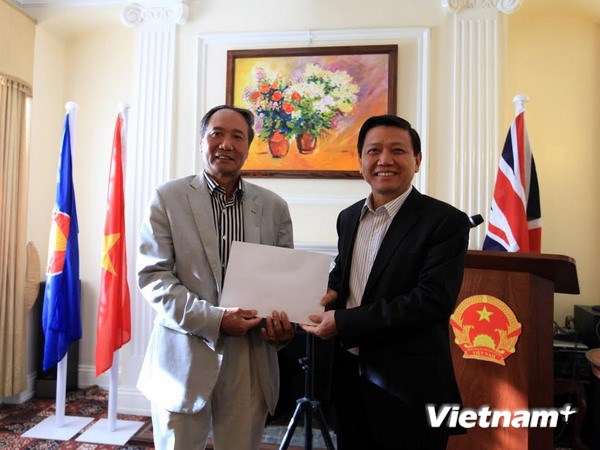 Overseas Vietnamese in UK look toward the homeland’s sea and islands